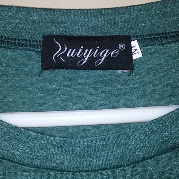Teal Ruiyige long sleeve (with pockets) - Picture 2 of 4